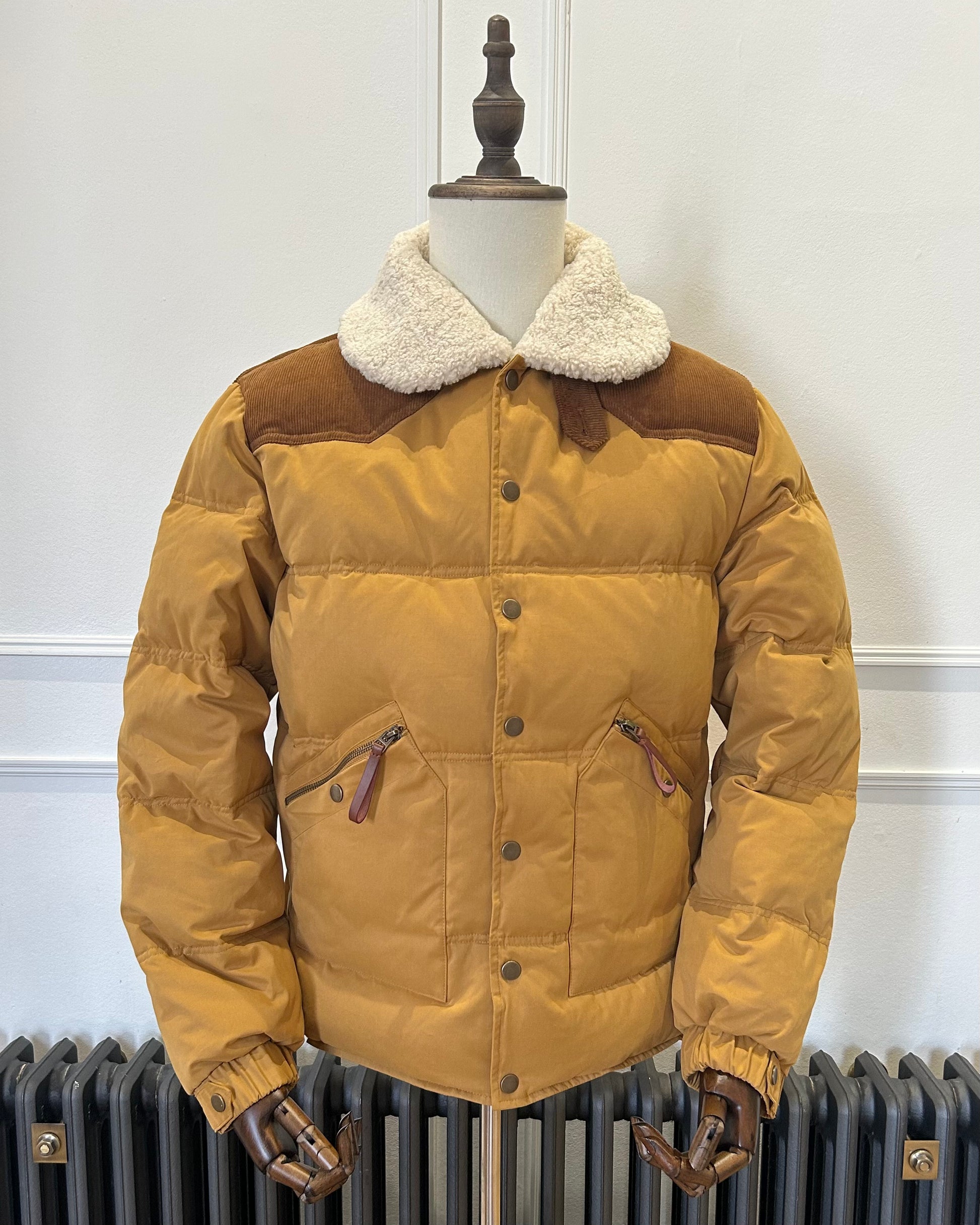 Supermoon Hunting Down Jacket with 90/10 duck down, product image 1. showing collar down with fur collar.