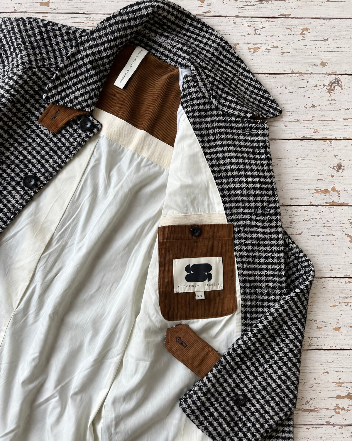 Supermoon Balmacaan wool blend dogtooth coat, product image 6. Showing internals and internal pocket 
