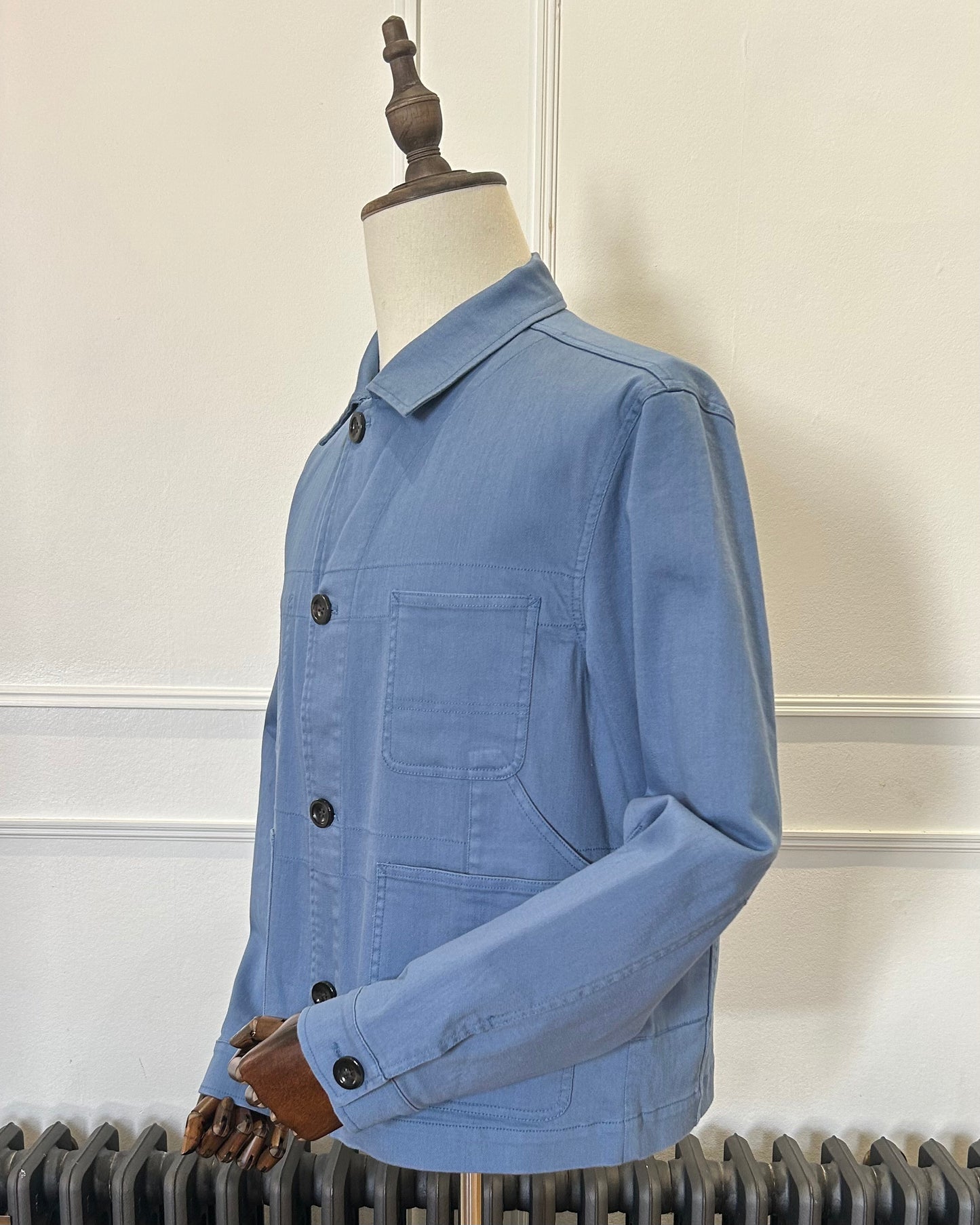Supermoon Joiner's Jacket in stretch cotton, product image 5. 3/4 view showing joiners pockets 