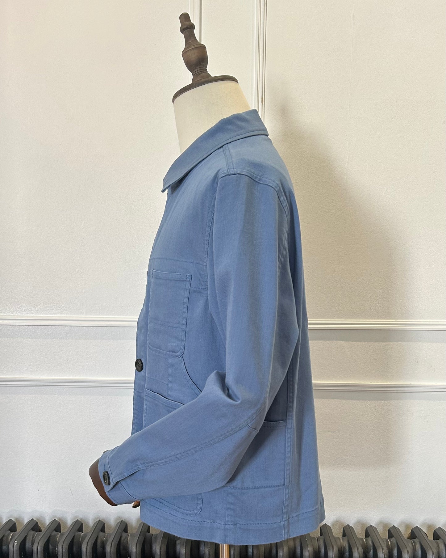 Supermoon Joiner's Jacket in stretch cotton, product image 4. side view showing joiners pockets.