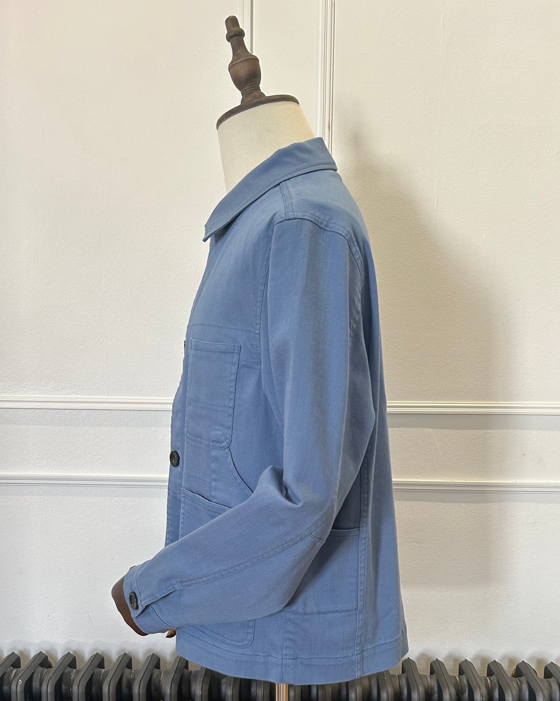 Supermoon Joiner's Jacket in stretch cotton, product image 4. side view showing joiners pockets.